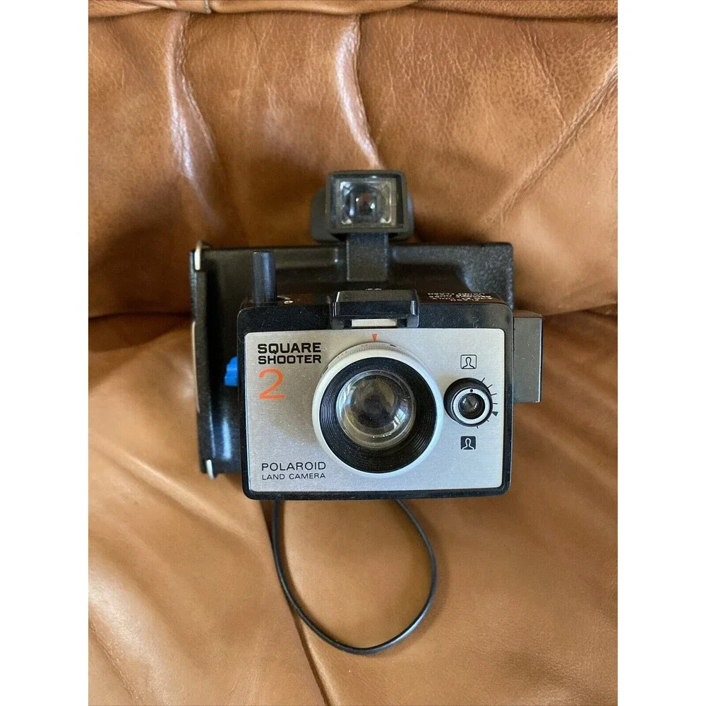 VINTAGE SQUARE SHOOTER 2 POLAROID LAND CAMERA